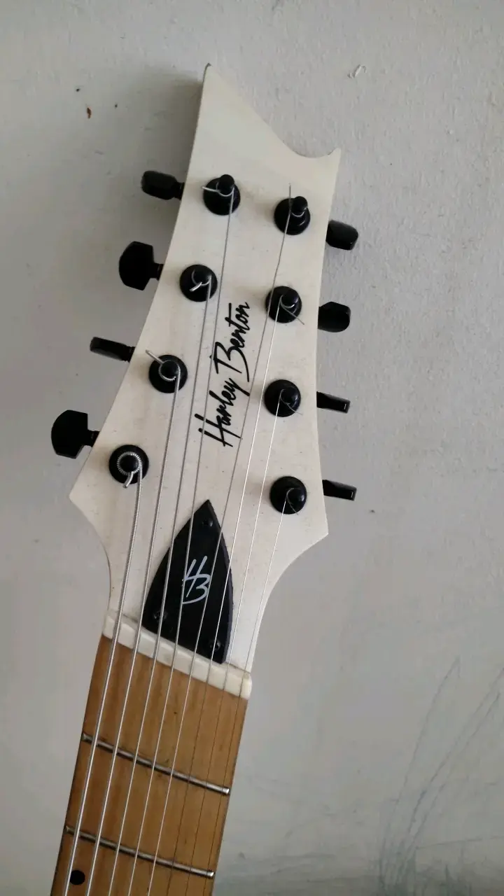 Guitarra eléctrica blanca Harley Benton 8 cuerdas - 3