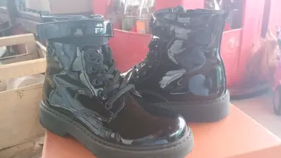 Botas negras de charol para niños talla 34 - miniatura 1