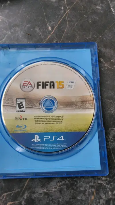 Lote de juegos PS4: Assassin's Creed Unity, The Evil Within 2, PES 2019, FIFA 15 - miniatura 4