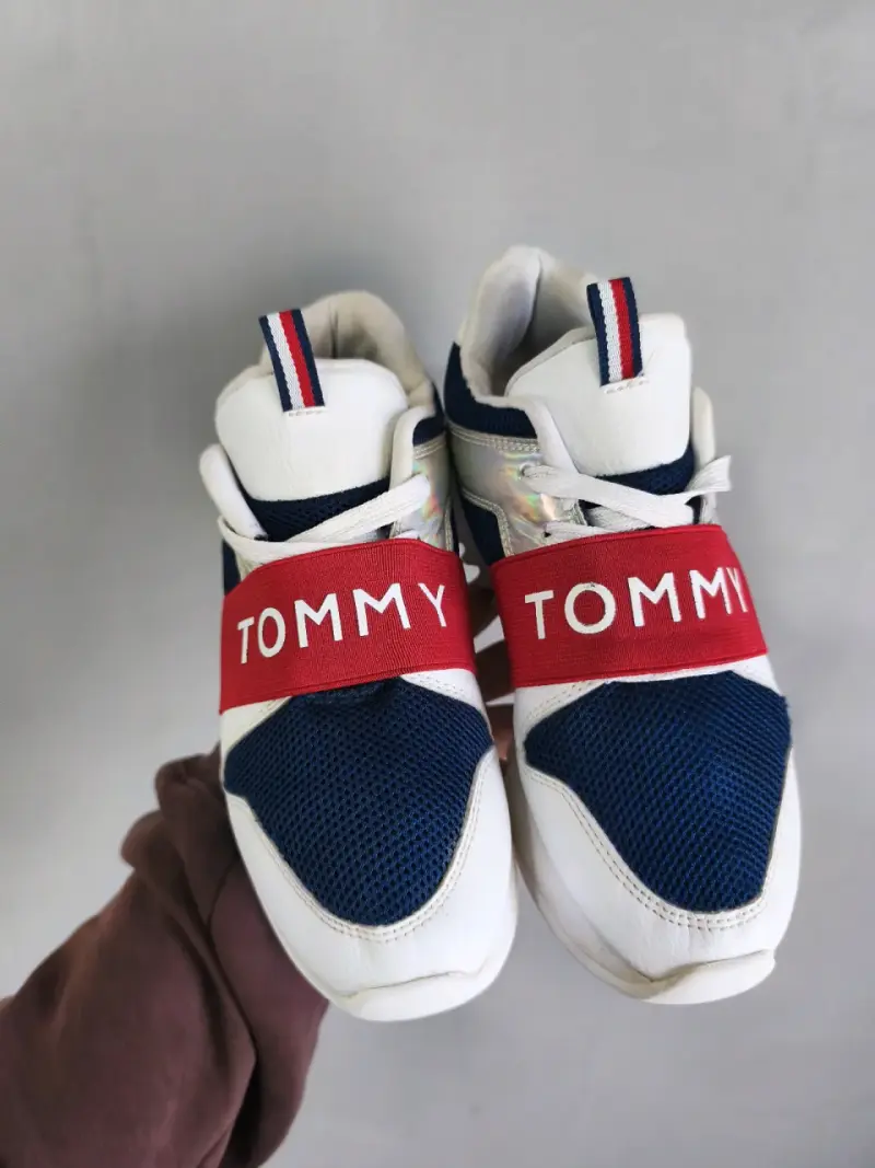 Zapatillas deportivas Tommy con banda roja - 2