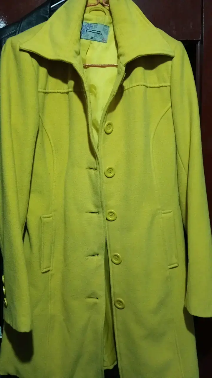 Abrigo amarillo mujer marca FCC - 1