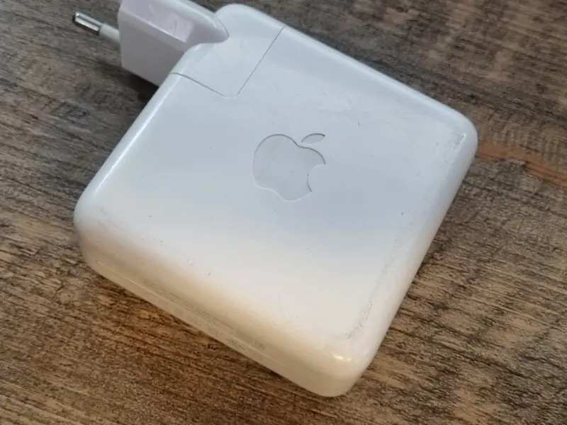 Cargador Apple USB-C 61W a1718 original macbook - 1