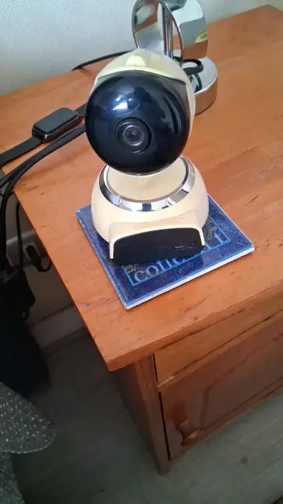 Cámara de seguridad IP con visión nocturna - miniatura 1