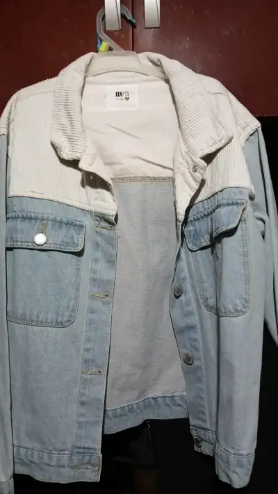 Chaqueta de mezclilla con cuello de pana para mujer - miniatura 1
