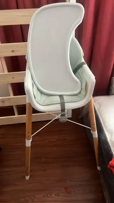 Silla de comer para bebé con bandeja removible - miniatura 1