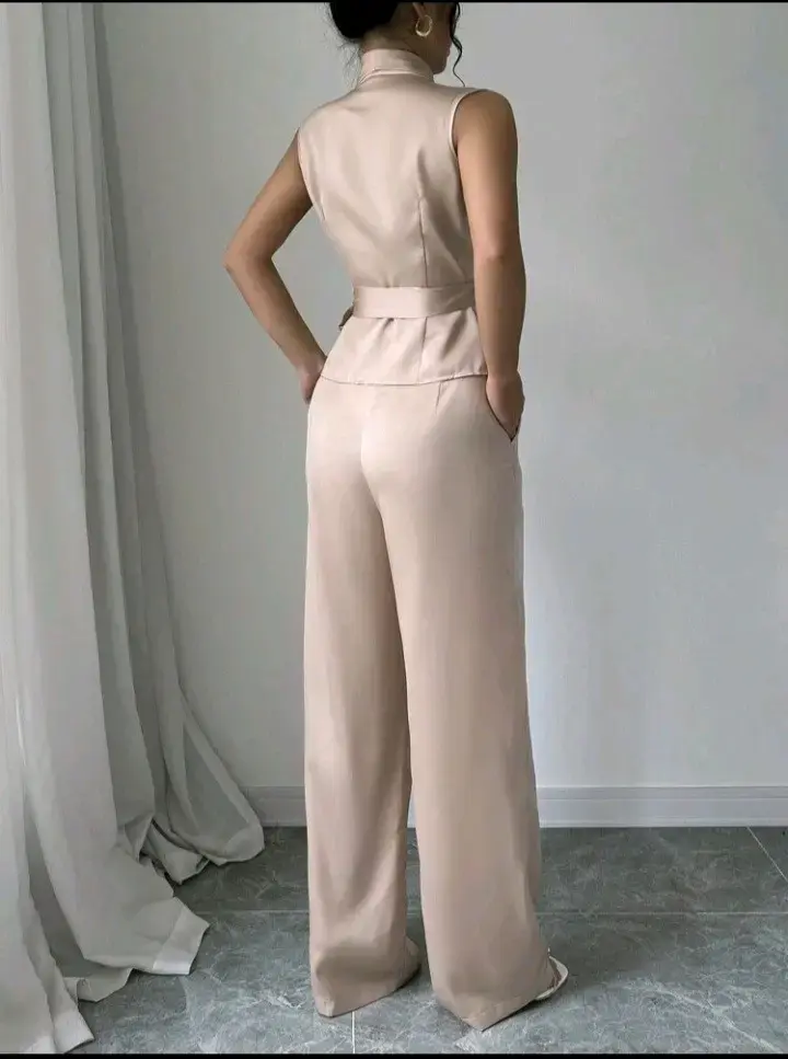 Conjunto de pantalón y blusa beige elegante - 3