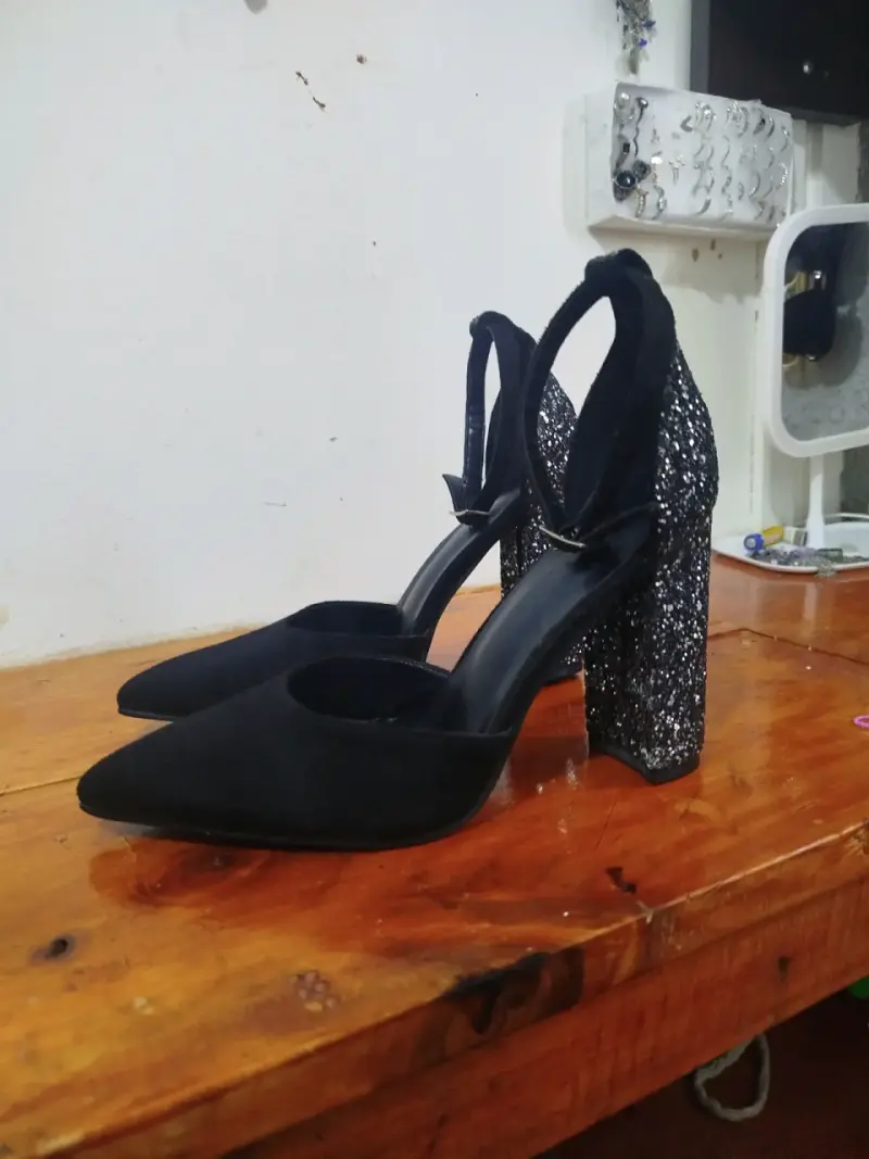 Zapatos de tacón alto negros con glitter - 2
