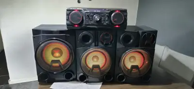 Sistema de sonido LG con Bluetooth y 2750W RMS - miniatura 1