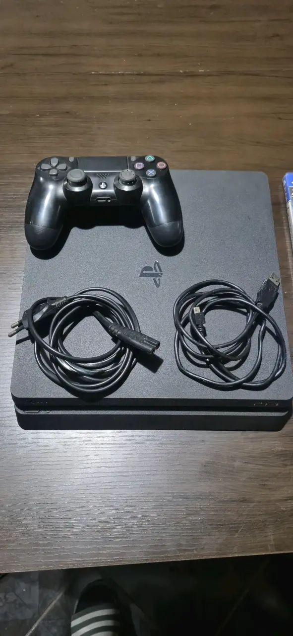 Consola PS4 1TB con juegos incluidos - 2