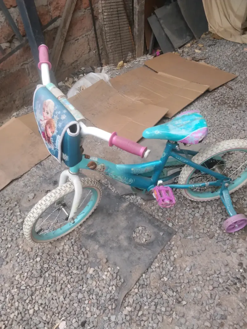 Bicicleta infantil Frozen con ruedas de apoyo - 2