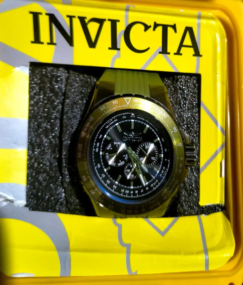 Reloj Invicta cronógrafo negro en caja original