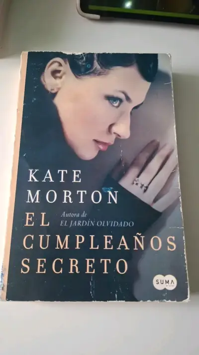 Libro 'El Cumpleaños Secreto' de Kate Morton - miniatura 1