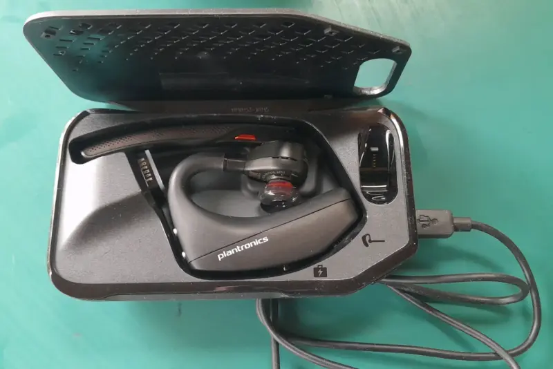 Auricular Bluetooth Plantronics Voyager 5200 UC - 2