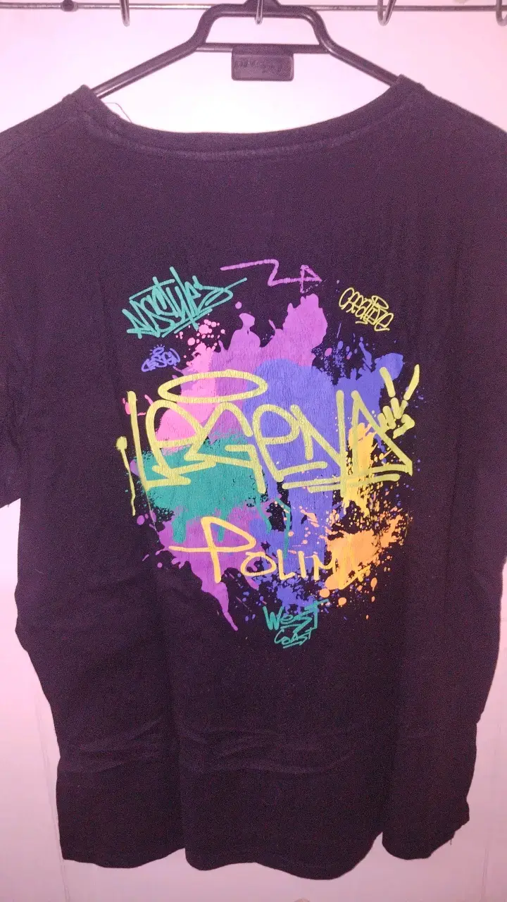 Polera Negra Polimá Estilo Graffiti - 2