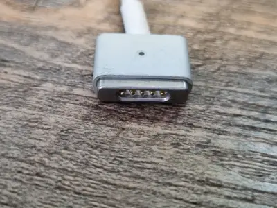 Cargador Apple MagSafe 2 45W original para MacBook - miniatura 4
