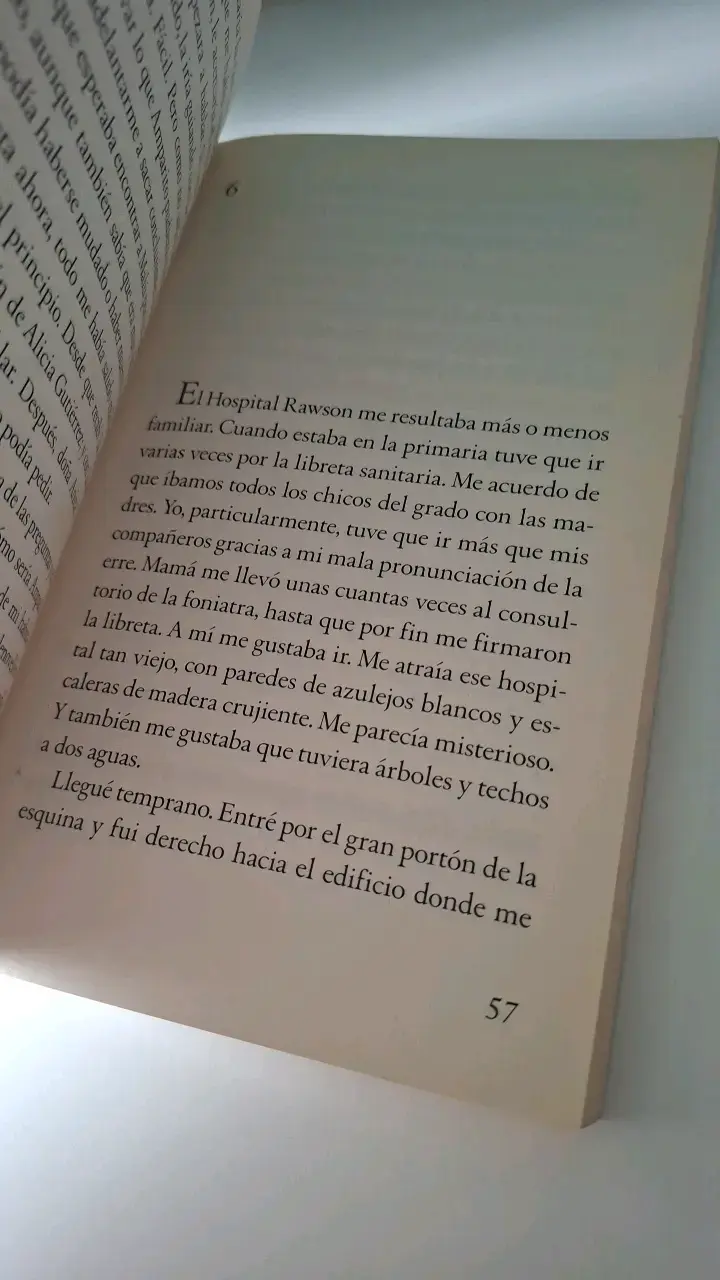 Libro Octubre, un crimen de Norma Huidobro - 2
