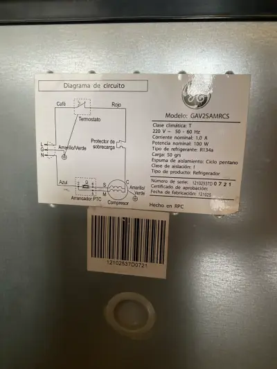 Mini refrigerador GE en buen estado - miniatura 5