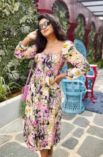 Vestido floral de manga larga para mujer - miniatura 2