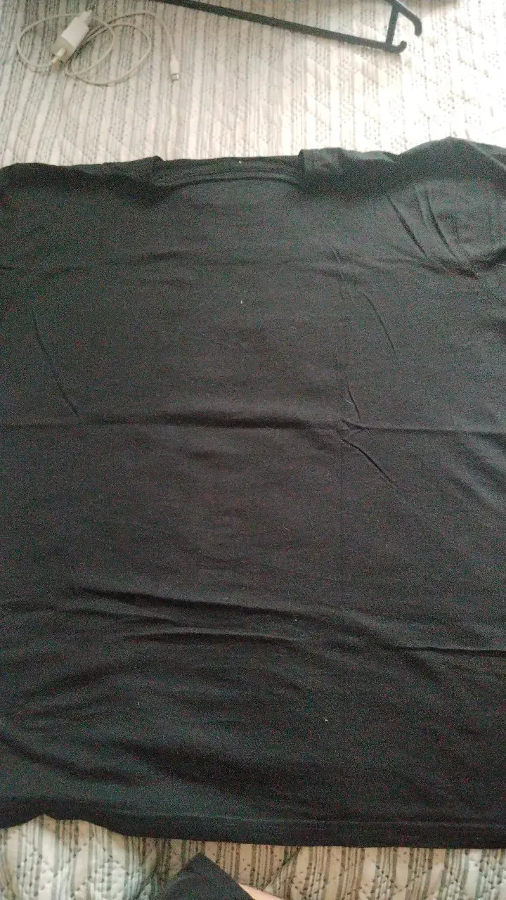 Polera negra con diseño de máscara kitsune - 2