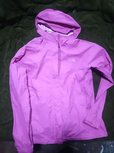Chaqueta impermeable morada The North Face para mujer - miniatura 2