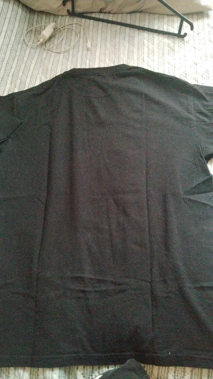 Polera negra con diseño de Godzilla - 2