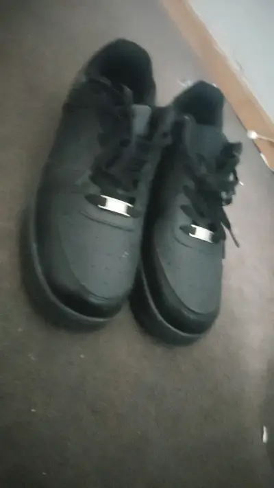 Zapatillas negras para hombre - miniatura 1