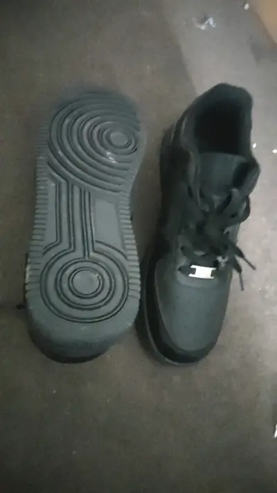 Zapatillas negras para hombre - miniatura 3