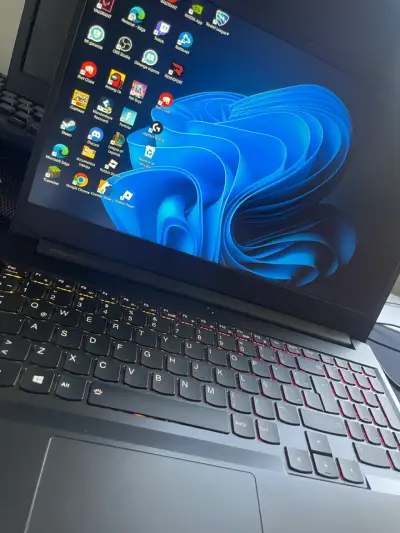 Laptop Lenovo Gaming AMD Ryzen 5 - miniatura 8