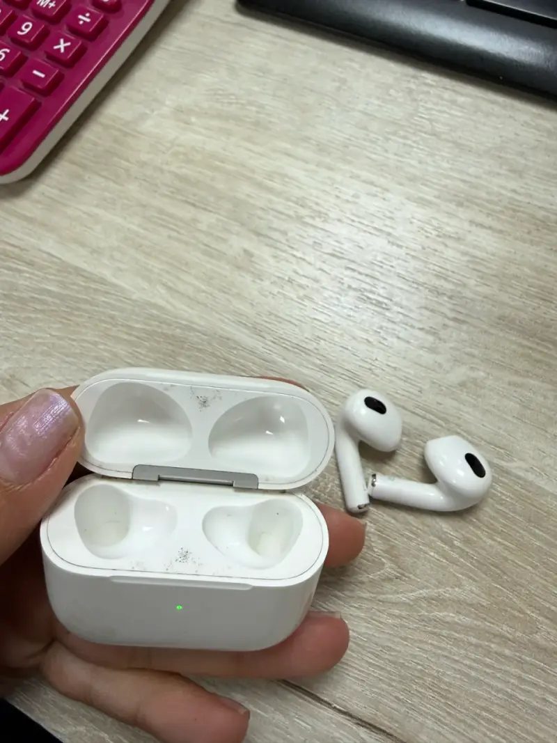 AirPods 2da generación usados 100% operativos - 4
