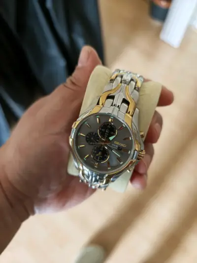 Reloj Seiko Solar Cronógrafo Bicolor - miniatura 1