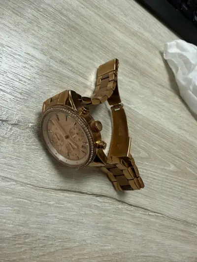 Reloj Michael Kors dorado con cronógrafo - miniatura 2