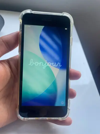 iPhone SE 2020 en buen estado con funda - miniatura 1