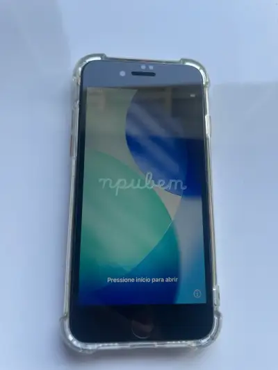 iPhone SE 2020 en buen estado con funda - miniatura 2