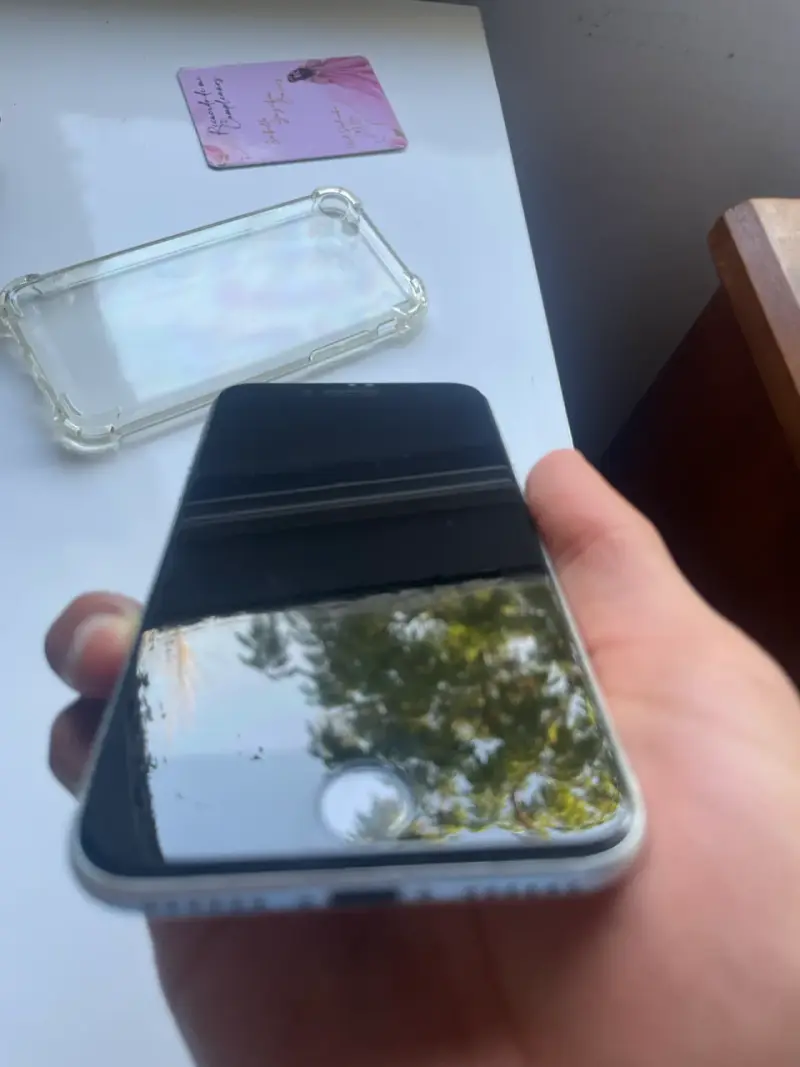 iPhone SE 2020 en buen estado con funda - 5