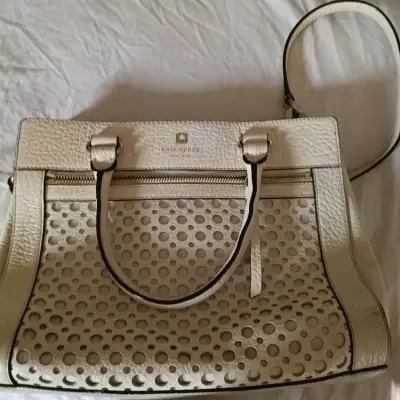 Bolso de cuero blanco con diseño perforado Kate Spade - miniatura 1