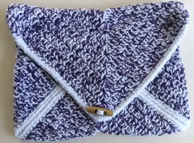 Funda tejida a crochet para libros o tablets - miniatura 1