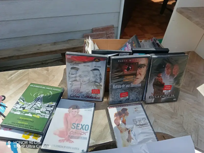 Colección de DVDs de películas clásicas y contemporáneas