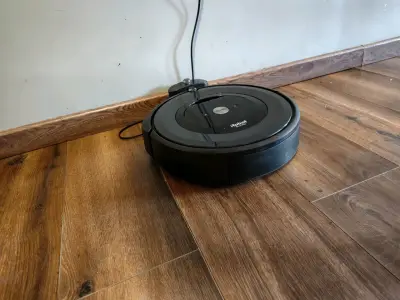 Aspiradora robot iRobot Roomba con base de carga - miniatura 1