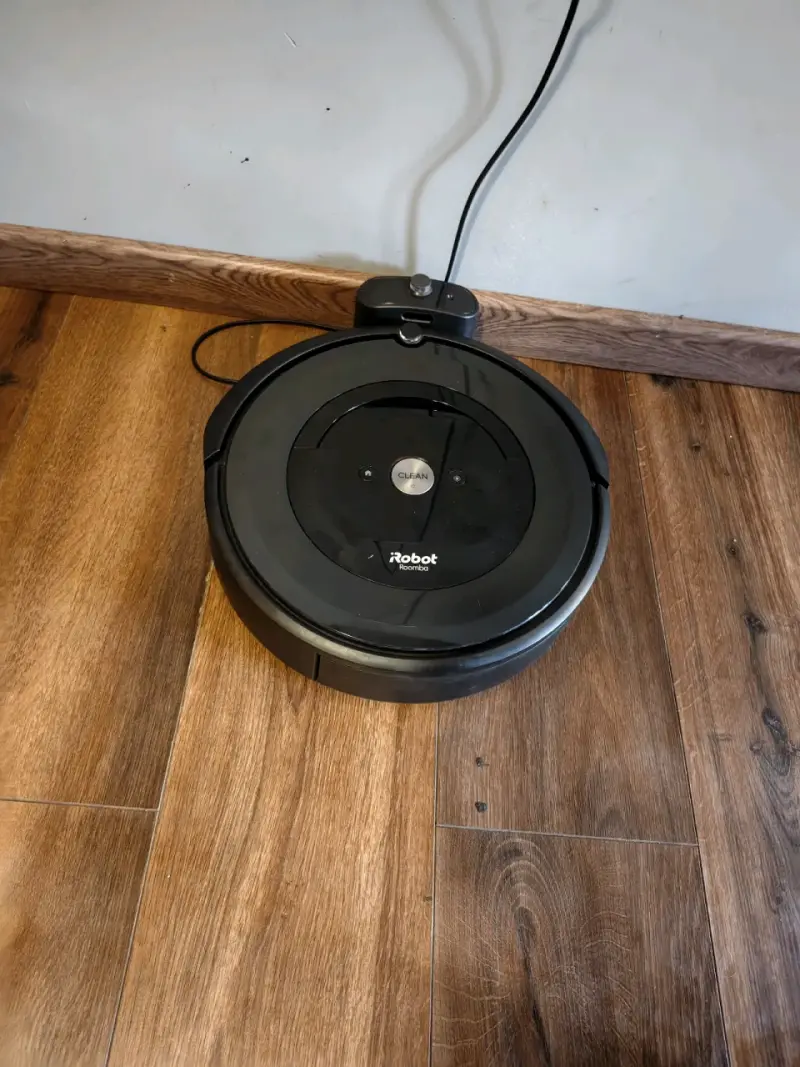 Aspiradora robot iRobot Roomba con base de carga - 2