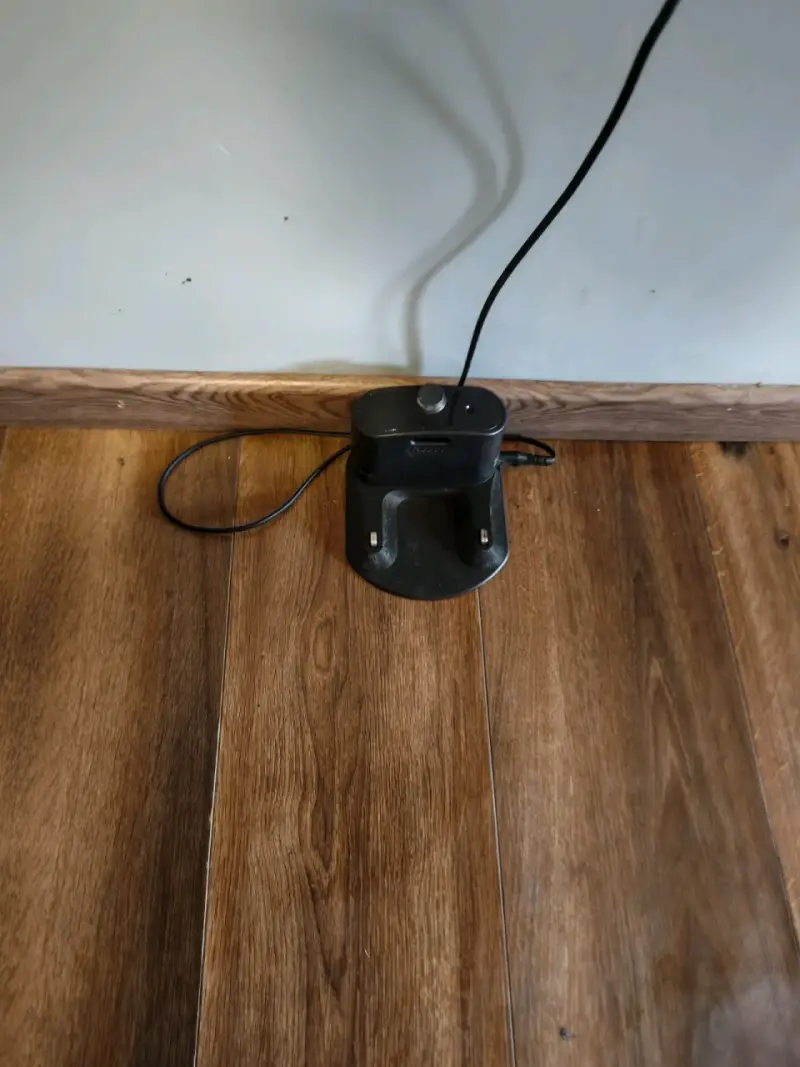 Aspiradora robot iRobot Roomba con base de carga - 3