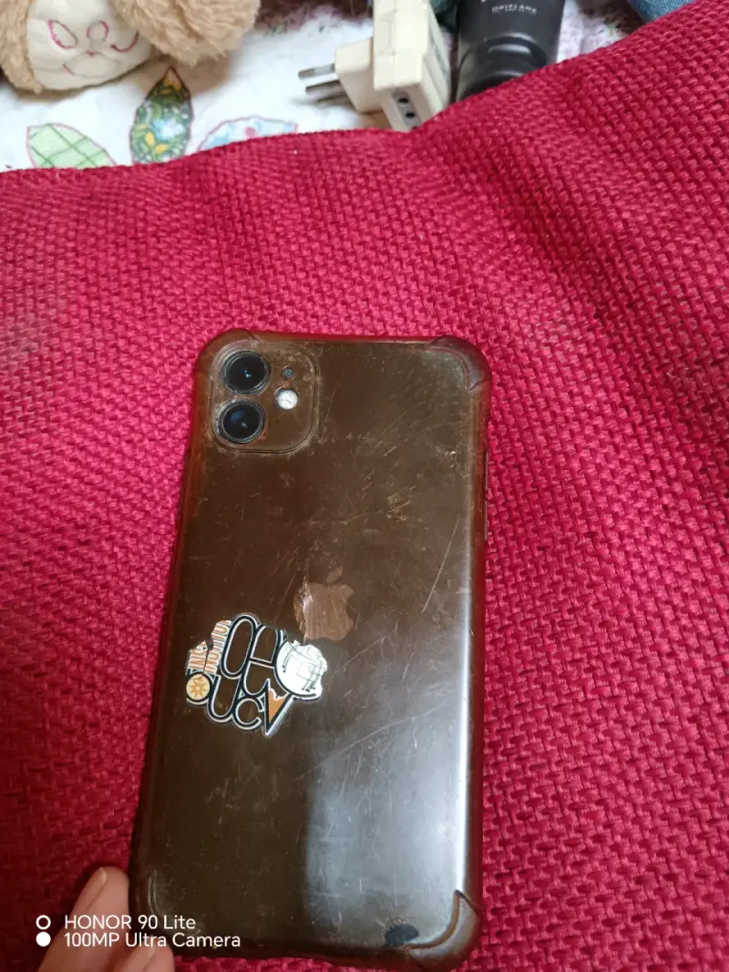 iPhone con pantalla rota para repuestos - 3