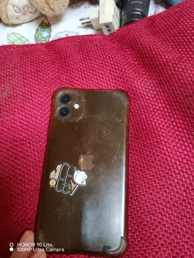 iPhone con pantalla rota para repuestos - miniatura 3