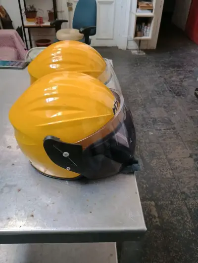 Cascos de motocicleta amarillos con visera HS2 - miniatura 1