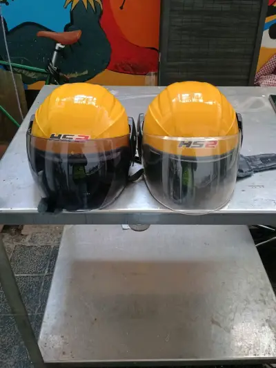 Cascos de motocicleta amarillos con visera HS2 - miniatura 3