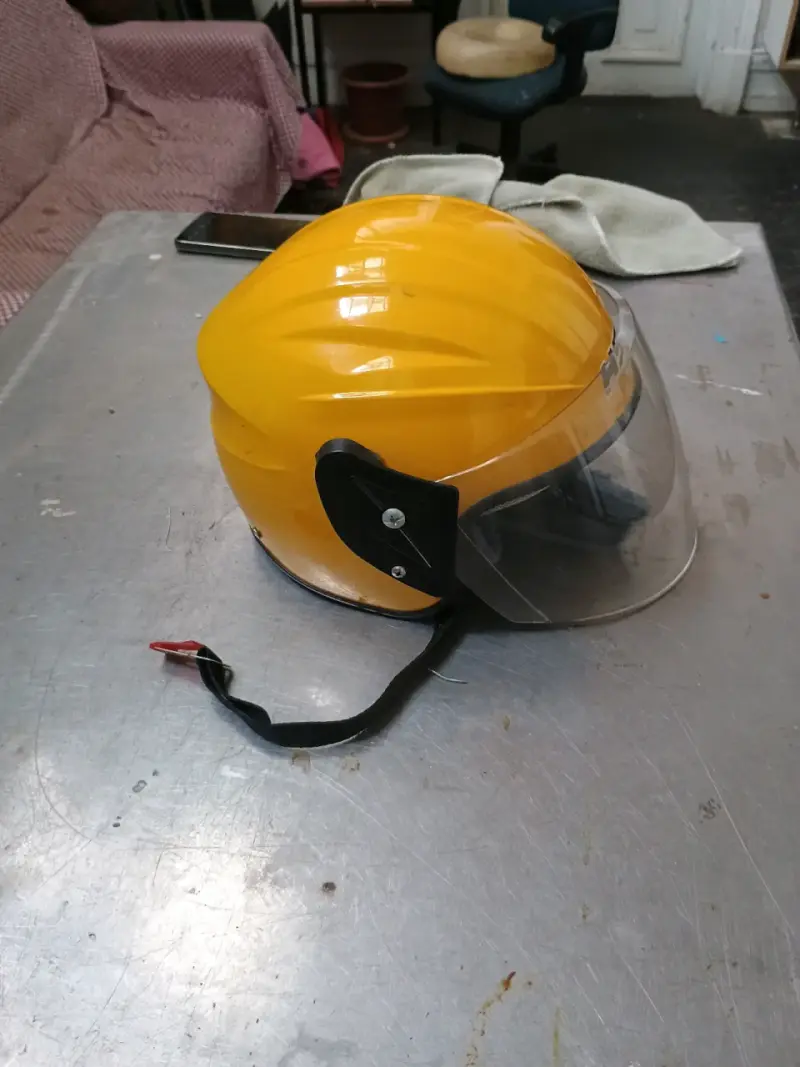 Cascos de motocicleta amarillos con visera HS2 - 4