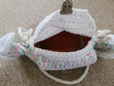 Bolso con forma de dulce a crochet - miniatura 3