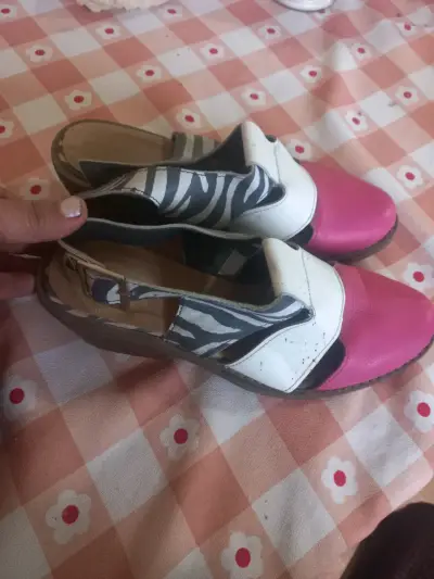 Zapatos de cuero con diseño animal print y punta rosa - miniatura 1