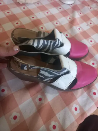 Zapatos de cuero con diseño animal print y punta rosa - miniatura 2