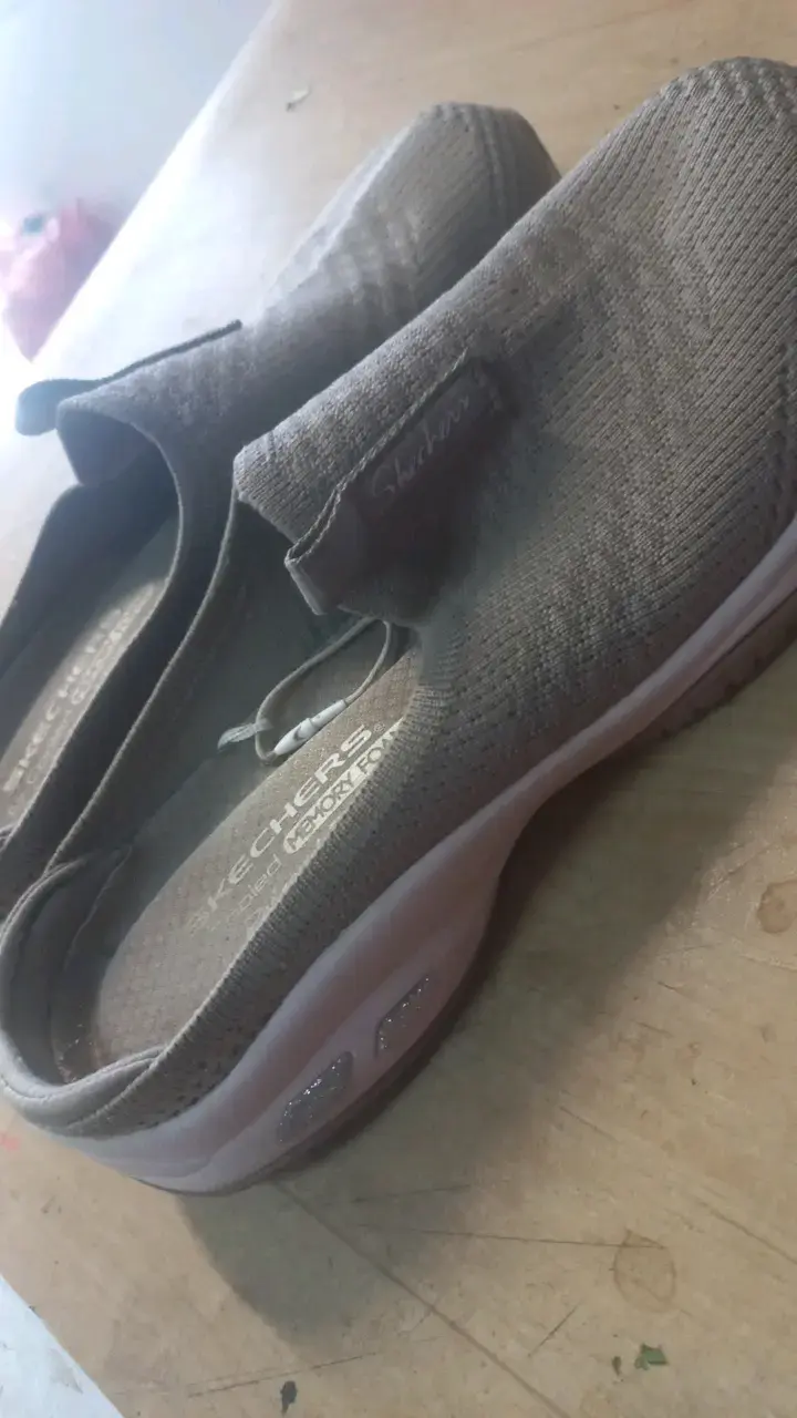 Zapatillas Skechers para mujer color beige - 1