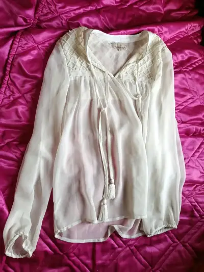 Blusa blanca de gasa con detalles bordados - miniatura 1